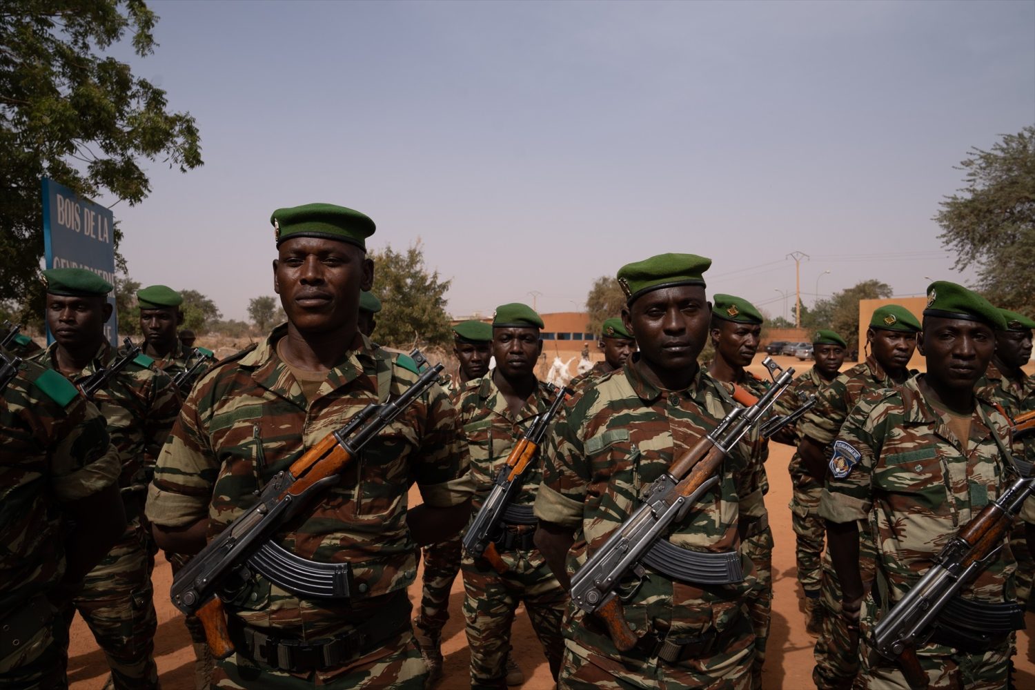 Un grupo de militares de la Gendarmería de Níger, en la escuela de la Gendarmería, a 11 de enero de 2023, en Niamey, Níger (África)