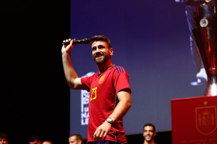 Unai Simón celebrando el triunfo en la Nations League con España