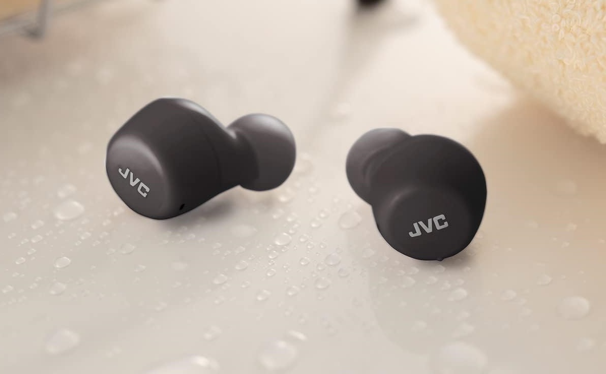 Sigue el ritmo con los auriculares resistentes al agua de Amazon
