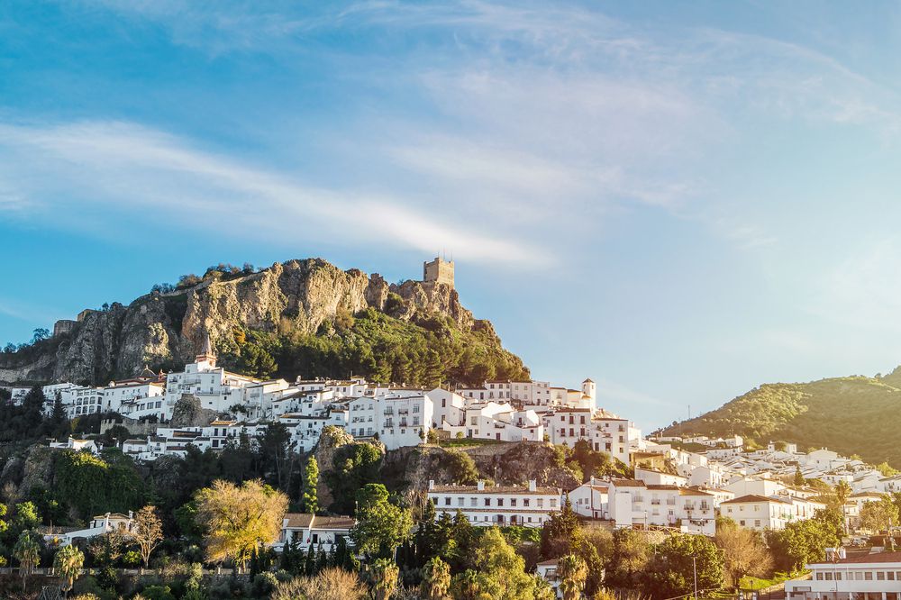 Zahara de la Sierra un tesoro romantico escondido en la Sierra Moncloa