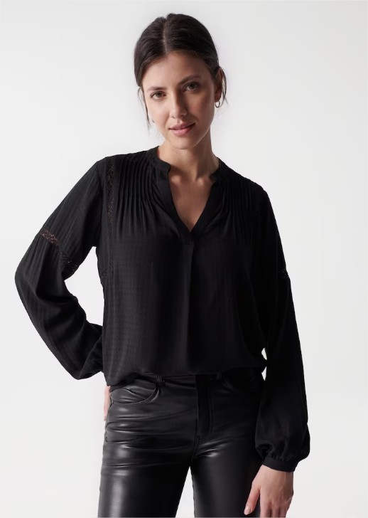 blusa detalle encaje manga larga