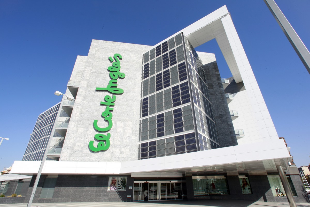 Mantén a tus compañeros peludos frescos y felices con la selección de productos para mascotas de El Corte Inglés