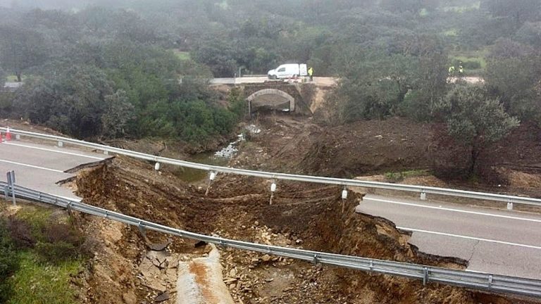 Abre al tráfico la carretera entre Cáceres y Badajoz tras 7 meses