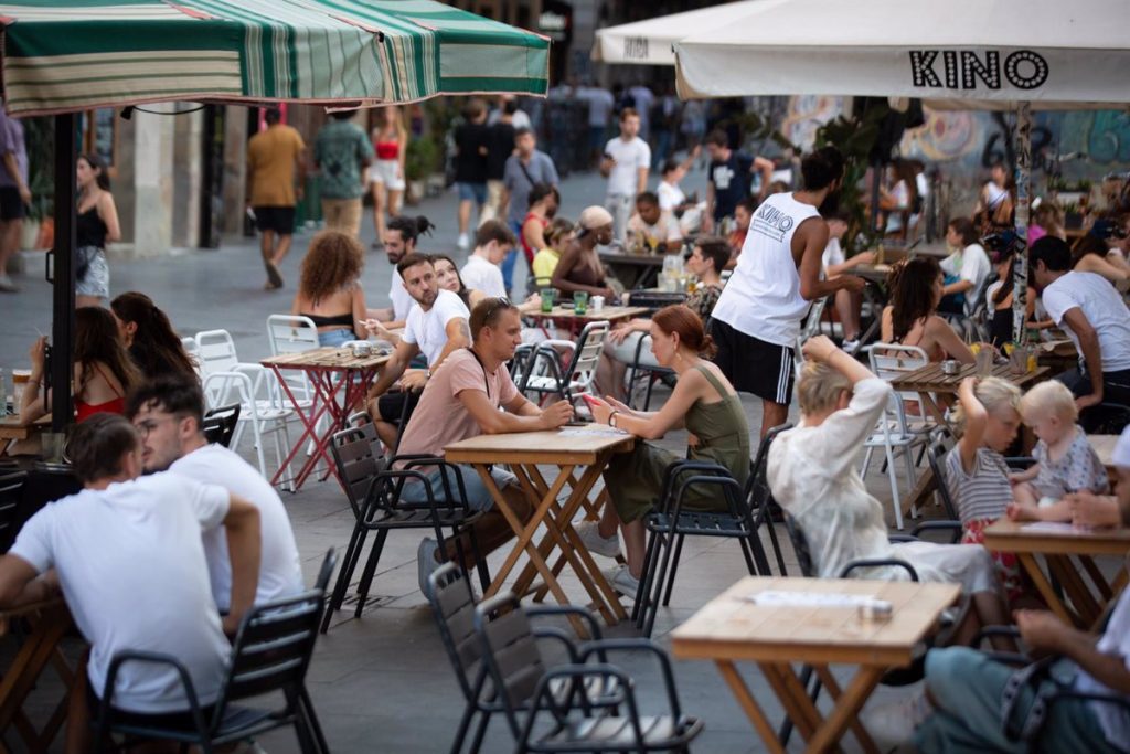 Las consecuencias de comer muy rápido o cenar tarde: quizás lo desconocías 1 Moncloa terraza Moncloa
