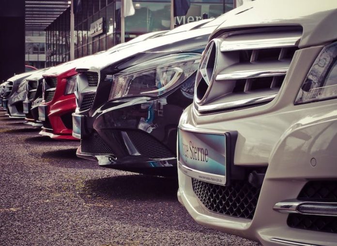 Si tienes coche, te interesa: la DGT publica los coches que no podrán circular en 2024