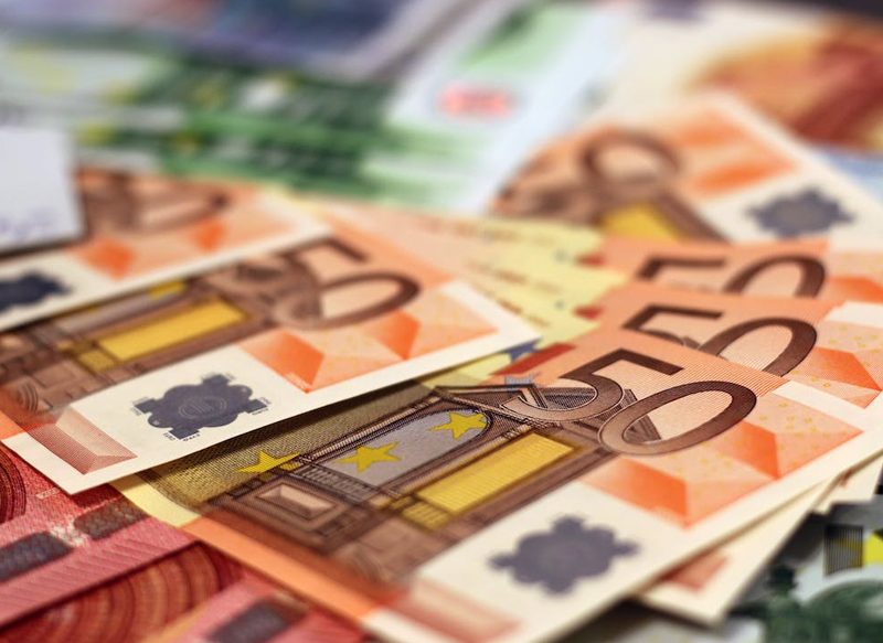 ¿ES POSIBLE GANAR DINERO FÁCIL?