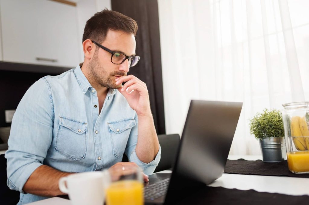 Emprender sin experiencia: 12 estrategias para adquirir conocimientos y habilidades empresariales 2 Moncloa Emprender sin experiencia no es imposible; con las estrategias y las herramientas adecuadas, un emprendedor sin experiencia puede adquirir los conocimientos y habilidades necesarios para iniciar un negocio, desarrollar una cultura empresarial y lograr el éxito.