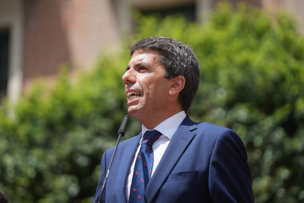 El PP de Feijóo acorrala a Mazón: solo estará hasta la «reconstrucción» 2 Moncloa Carlos Mazón eliminó el Impuesto de Donaciones y Sucesiones a la semana de tomar el cargo