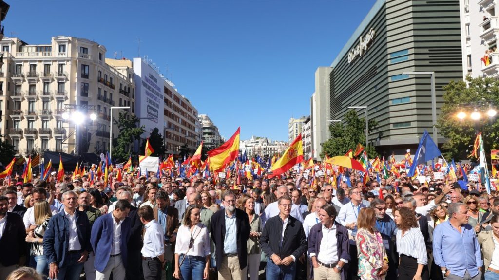 El PP consigue un clamor desbordante en contra de la amnistía 1 Moncloa EuropaPress 5460186 i d portavoz partido popular congreso cuca gamarra expresidente gobierno Moncloa