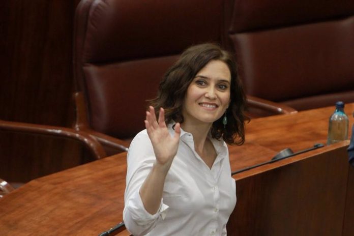 Ayuso acorrala a Más Madrid con la modificación de 15 leyes