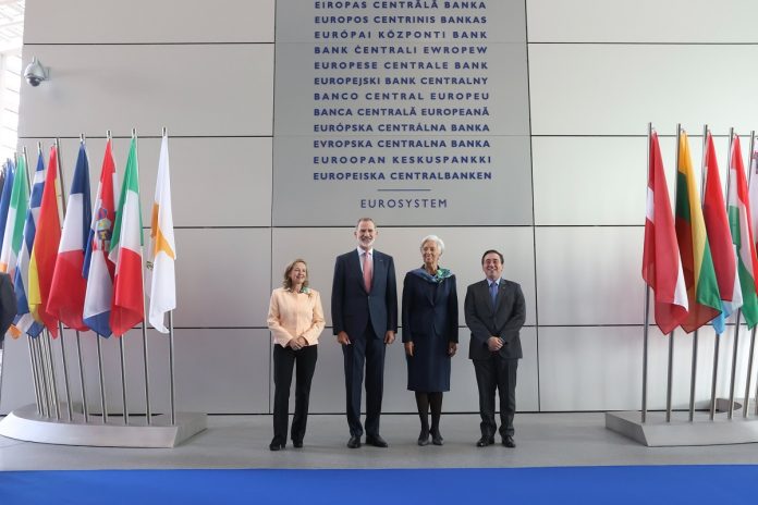 Ndia Calviño y Christine Lagarde coincidieron en la visita de Felipe VI al BCE, a quien también acompañó José Manuel Albares