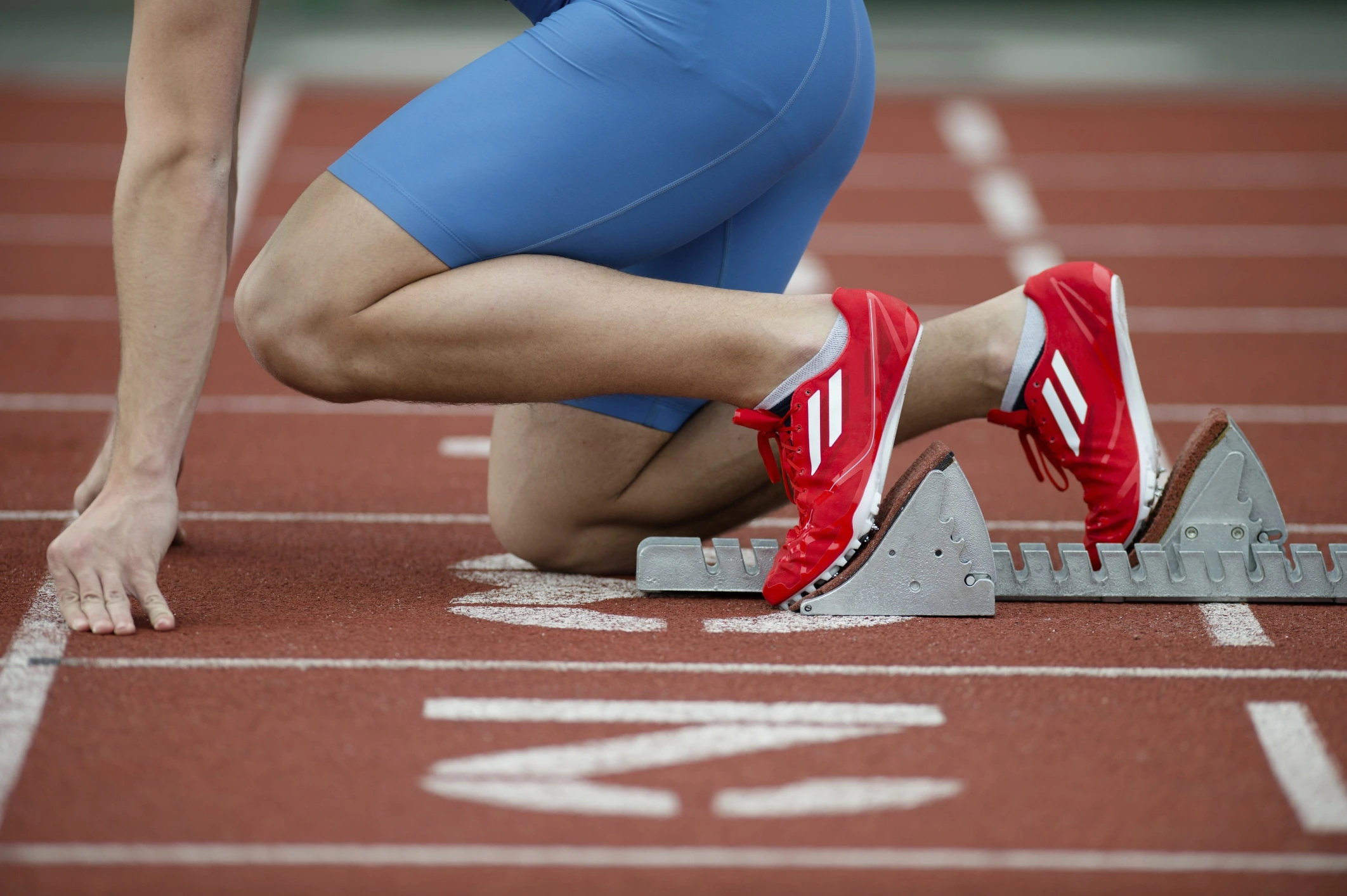 Lesiones deportivas: cómo prevenirlas y tratarlas adecuadamente 3 Moncloa En conclusión, las lesiones deportivas son muy comunes entre los jugadores de todas las edades y disciplinas.