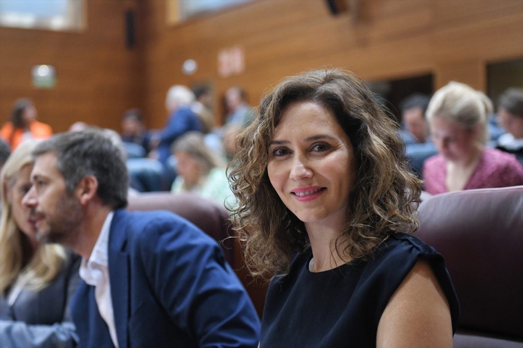 La presidenta de  la Comunidad de Madrid, Isabel Díaz Ayuso, durante una sesión plenaria en la asamblea madrileña