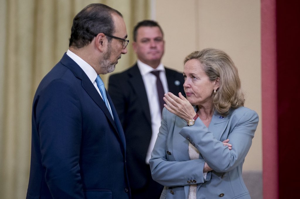 Calviño conversa con el presidente ejecutivo del Banco de Desarrollo de América Latina y el Caribe (CAF), Sergio Díaz-Granados