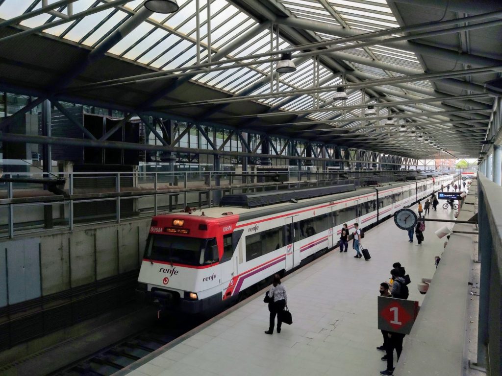 La Generalitat, obligada a pagar 81 M€ a Renfe en plena negociación con el PSOE 1 Moncloa La gestión de Renfe es de la Generalitat, que se niega a pagar por el servicio