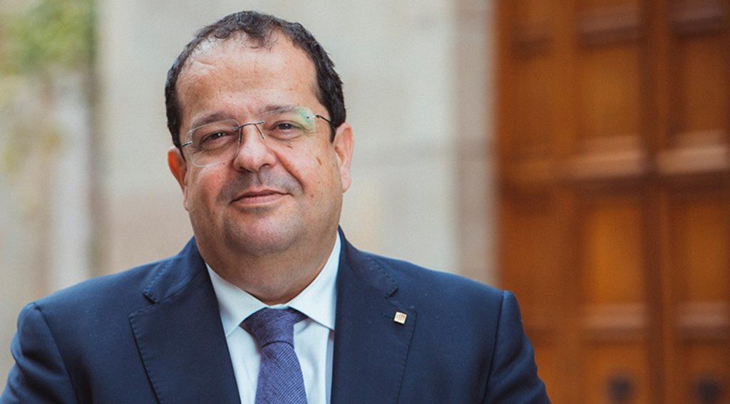 Vox no da tregua y se querella contra el jefe de los Mossos por la huida de Puigdemont 2 Moncloa Joan Ignasi Elena, consejero de Interior de la Generalitat y ex del PSC