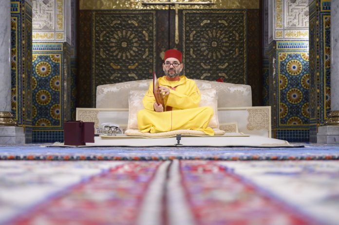 Mohamed VI tensa su relación con Francia y Macron a través de la prensa