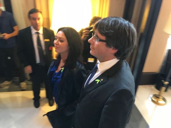 El líder de Junts y su mujer, Marcela Topor, esperan la amnistía para que Carkes Puigdemont pueda regresar a España