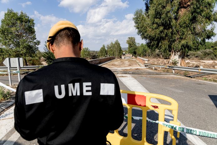La UME continúa trabajando contrarreloj una semana después
