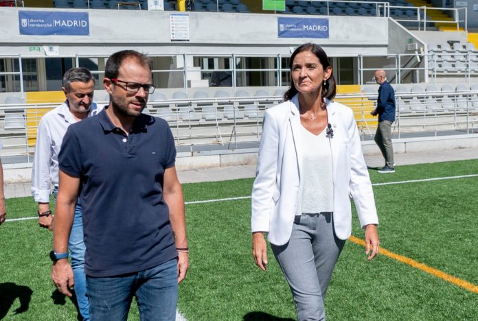 Daniel Viondi, número dos de Reyes Maroto en un acto con Jennifer Hermoso