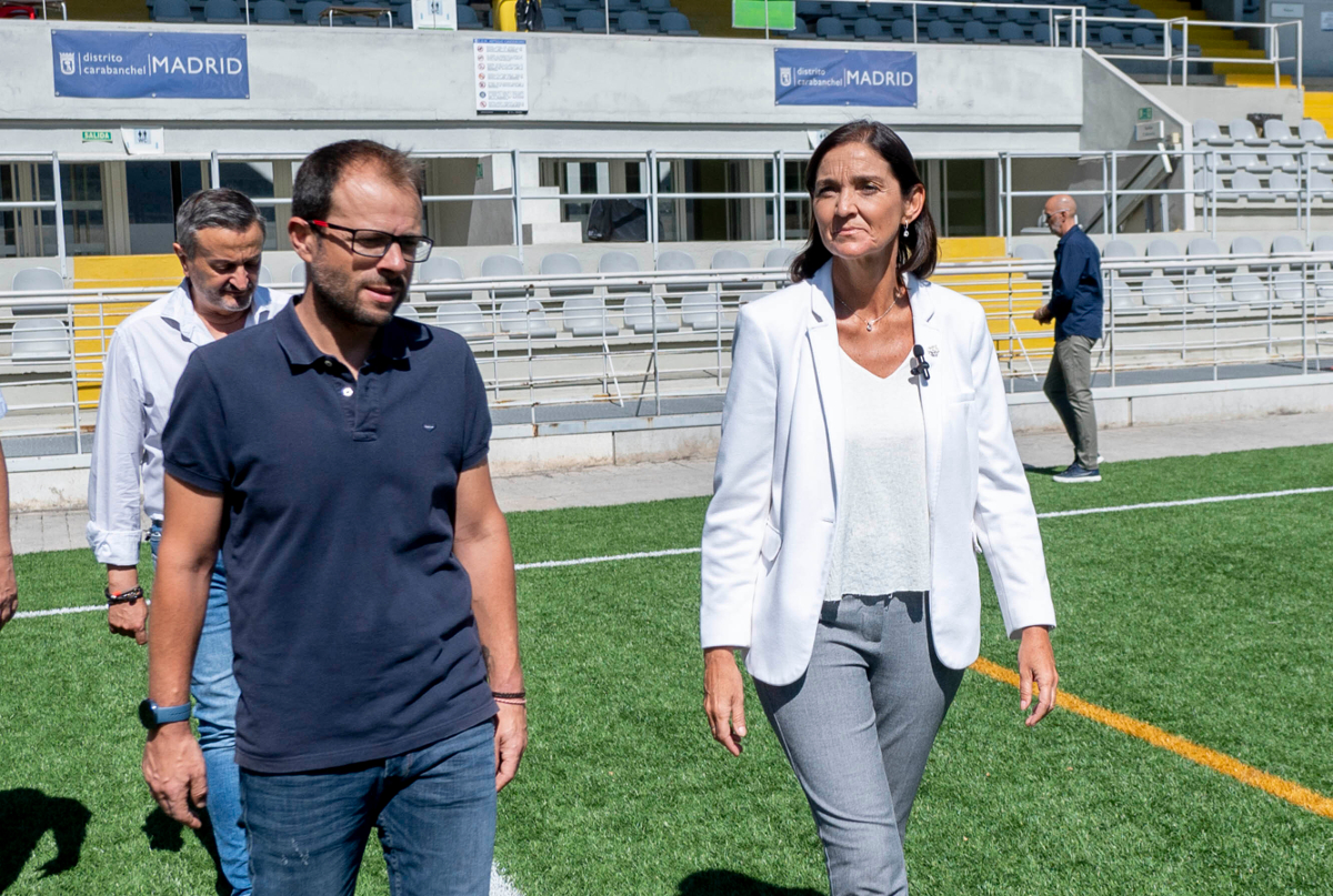 Daniel Viondi, número dos de Reyes Maroto en un acto con Jennifer Hermoso
