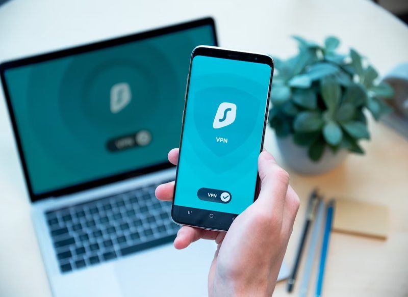 PROTÉGETE EN LÍNEA CON UN ANTIVIRUS Y UN FIREWALL
