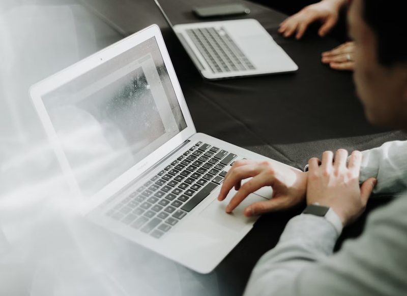 ESTÁTE AL TANTO DE LAS ÚLTIMAS TENDENCIAS DE CIBERSEGURIDAD Y CONTROLA LAS HUELLAS DIGITALES