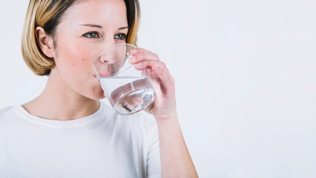 Buena hidratacion a traves de la ingesta de agua Moncloa