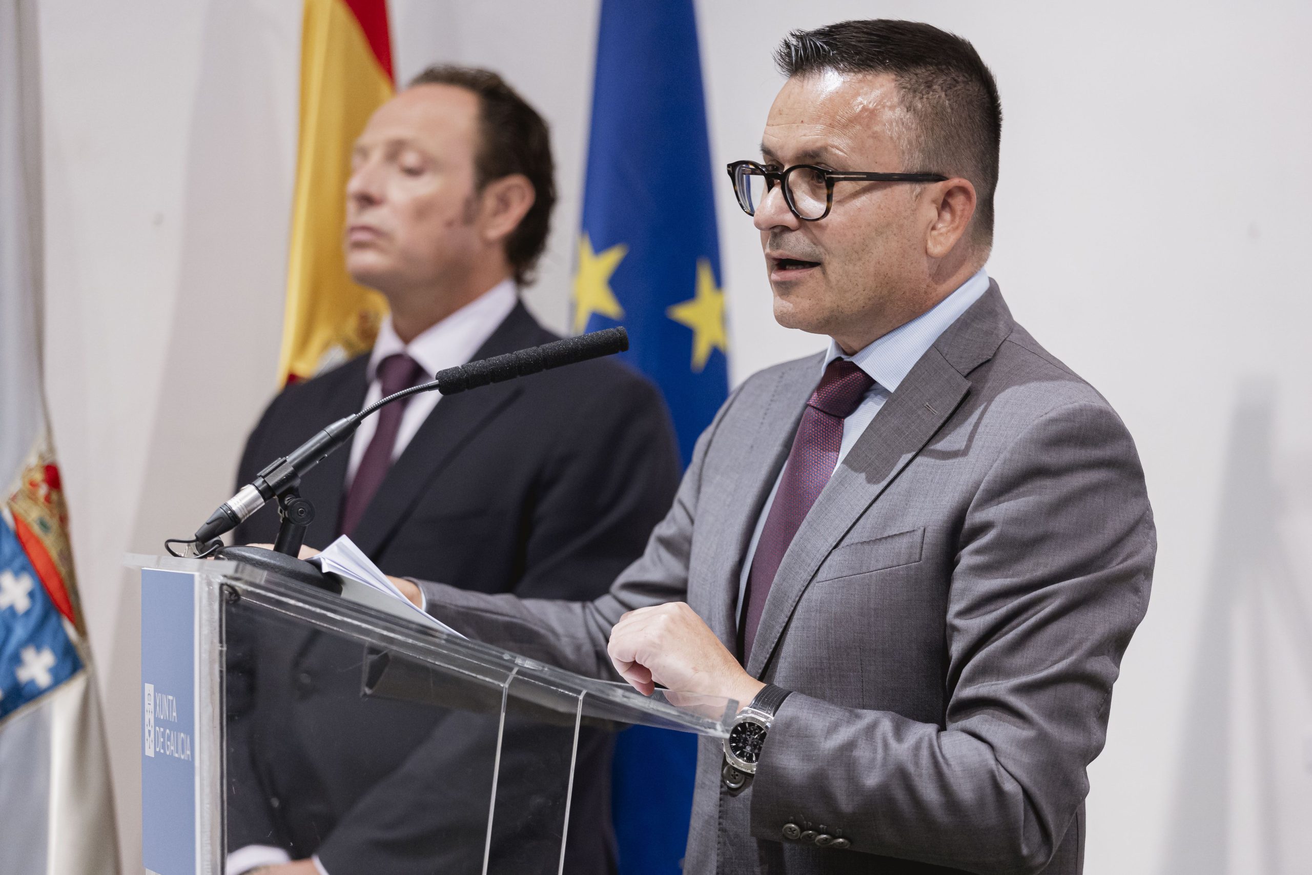 El director de la Axencia Galega de Calidade Alimentaria Jos Luis Cabarcos y el conselleiro de Medio Rural Jos Gonzlez scaled Moncloa