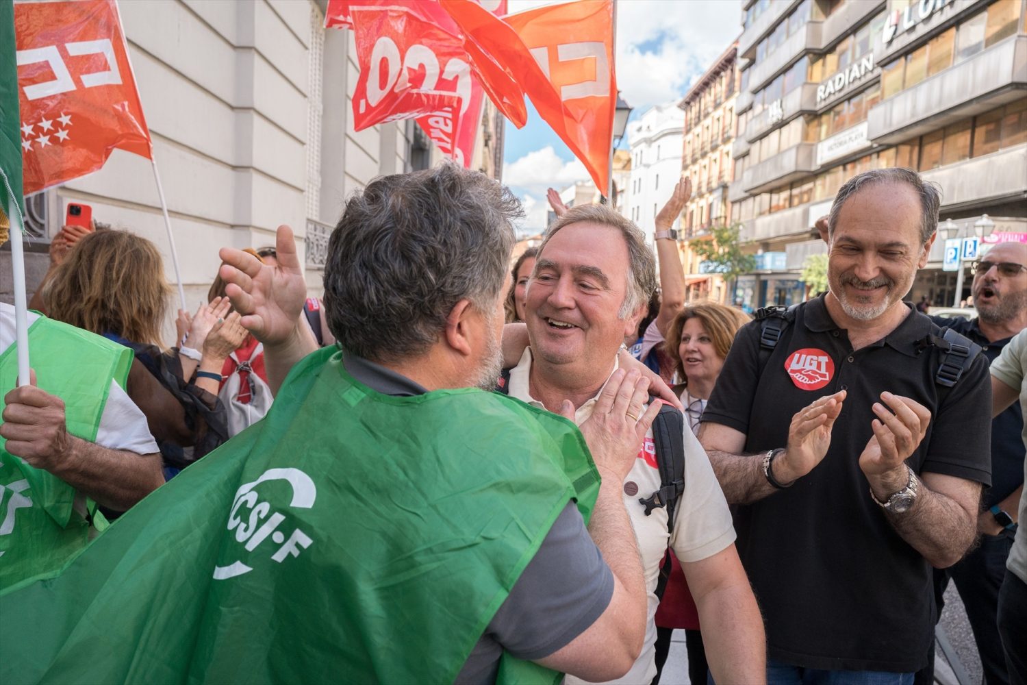 Los representantes sindicales encerrados a su salida del Ministerio de Justicia en mayo