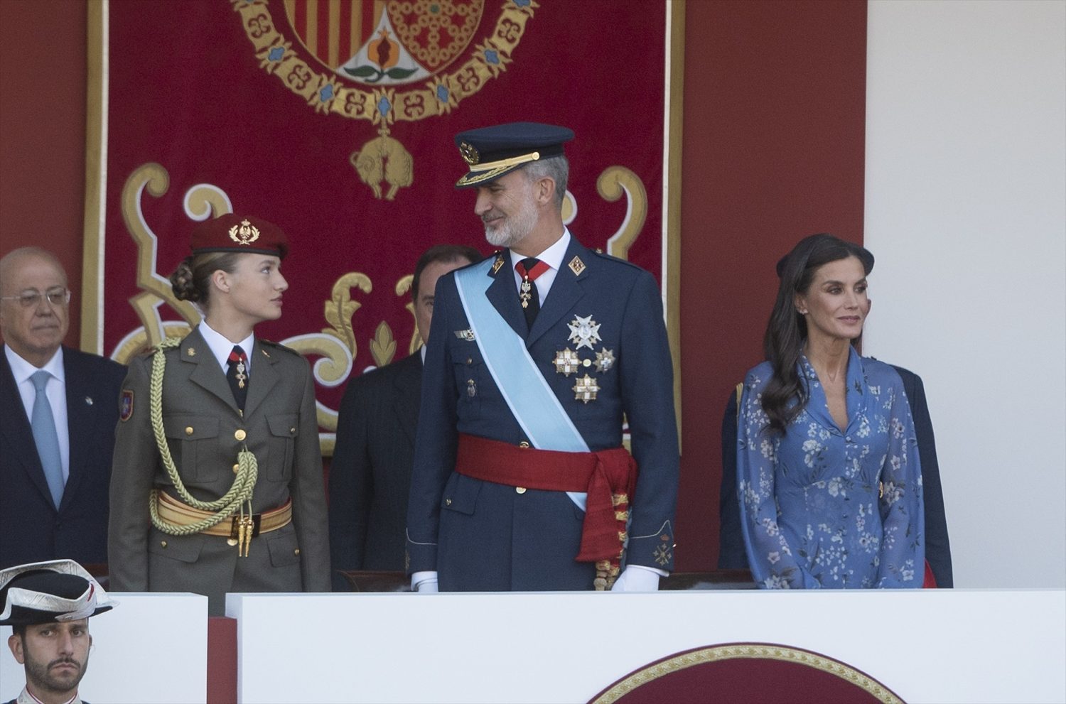 Felipe VI y la princesa Leonor protagonizaron numerosos gestos de complicidad durante el desfile