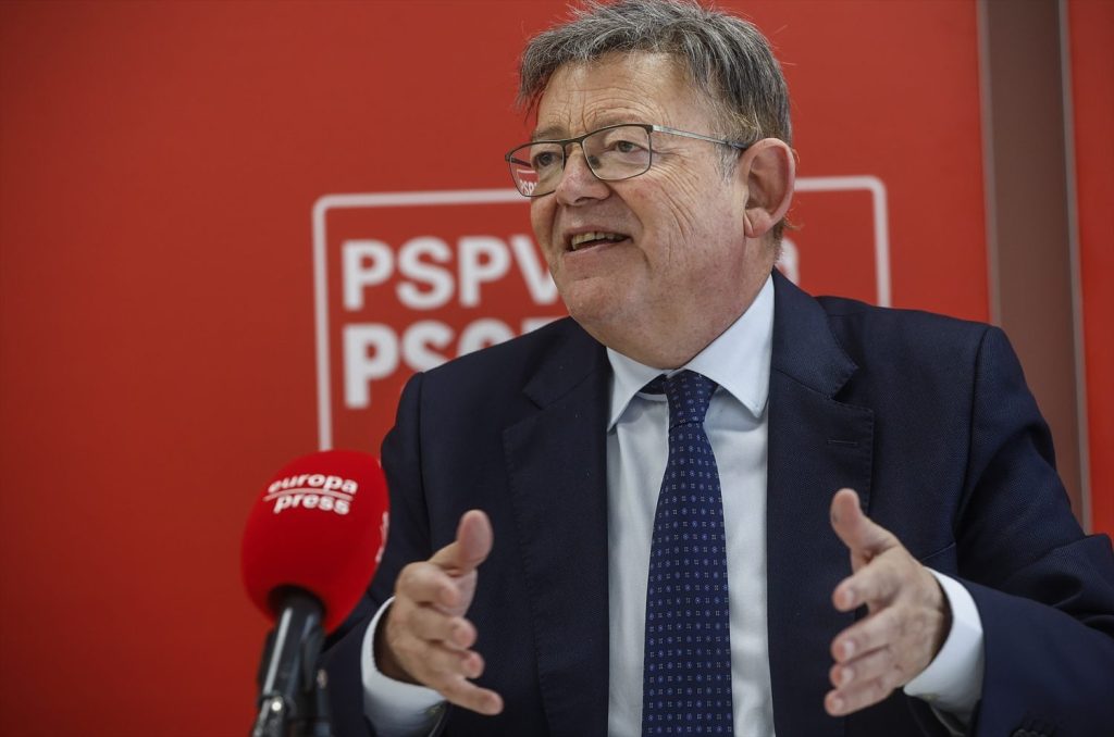 El secretario general del PSPV-PSOE, Ximo Puig, durante una entrevista para Europa Press, en la sede del PSOE, a 26 de octubre de 20223, en Valencia, Comunidad Valenciana (España).