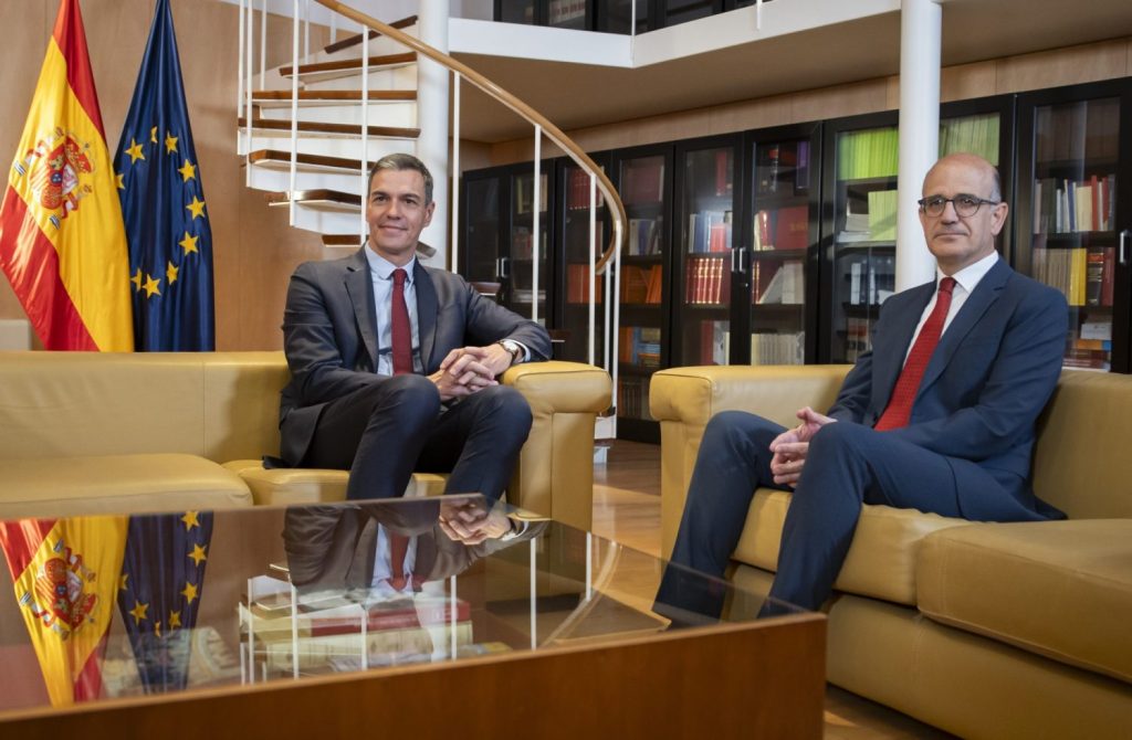 El PSOE insinúa que podría arrebatar Pamplona a UPN tras las polémicas de Ibarrola 2 Moncloa Sanchez y Catalan Moncloa