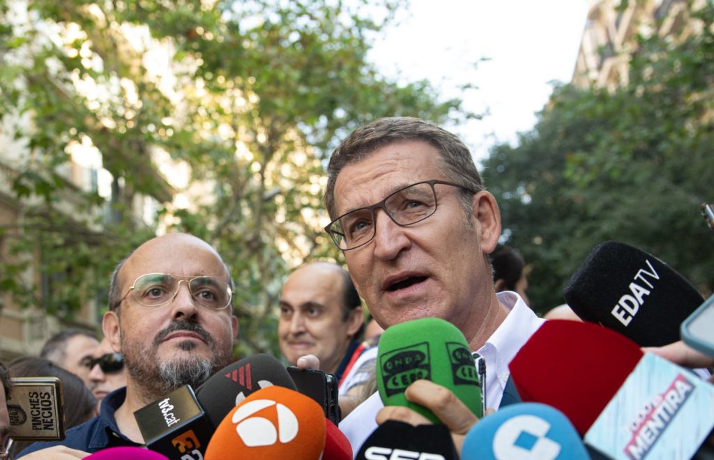 Alejandro Fernández y Alberto Núñez Feijóo en la manifestación de Barcelona contra la amnistía