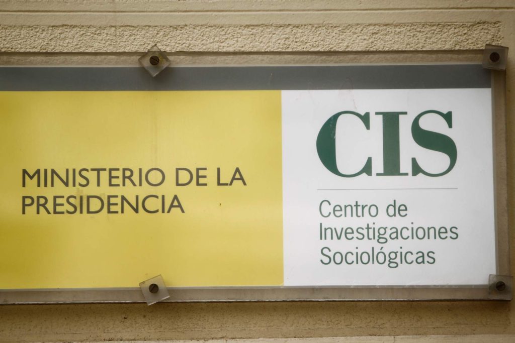 Rollán investigará a Tezanos a raíz del enchufe de un alto cargo del CIS 2 Moncloa El Senado creará una comisión de investigación sobre el funcionamiento del CIS