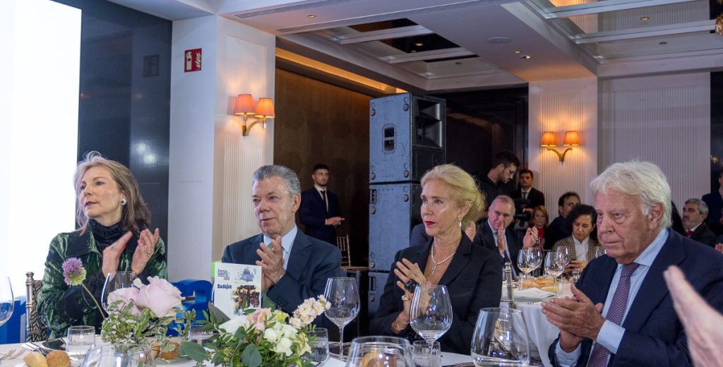 Juan Manuel Santos, Premio Internacional Paz y Conciliación de la Fundación Marqués de Oliva 1 Moncloa juan manuel santos felipe gonzalez premios merca2 Moncloa