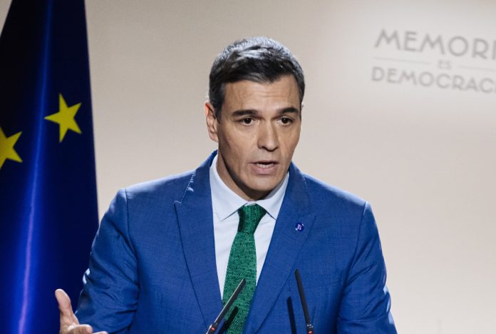 Sánchez invade las competencias autonómicas en Sanidad