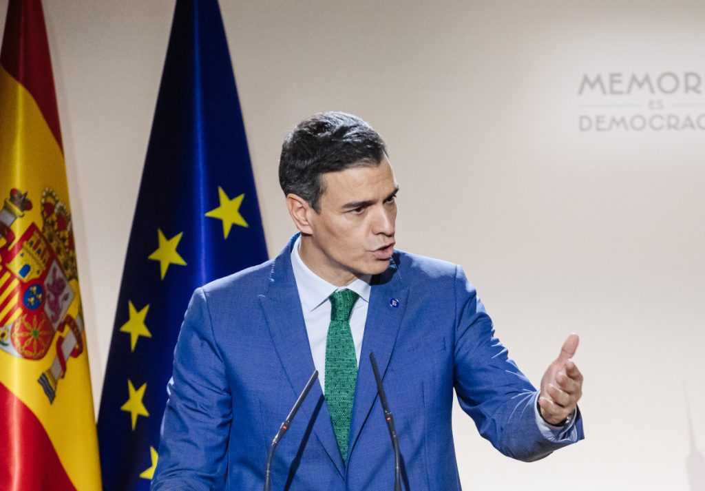 Pedro Sánchez promete la amnistía y el pleno empleo a sus militantes