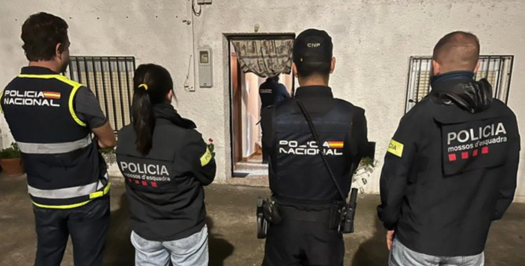 Los Mossos y Policía Nacional cazan a 16 miembros de Combat 18 1 Moncloa La Policía Nacional y los Mossos desarticulan a Combat 18, el brazo armado de Blood and Honour