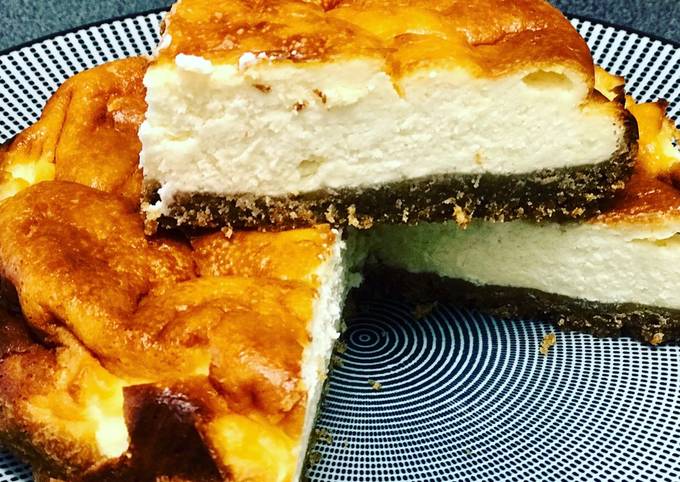 tarta de queso al horno con base de galletas sin lactosa foto principal Moncloa