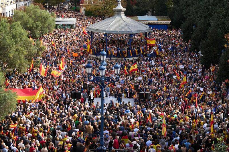 Masiva manifestación contra la amnistía