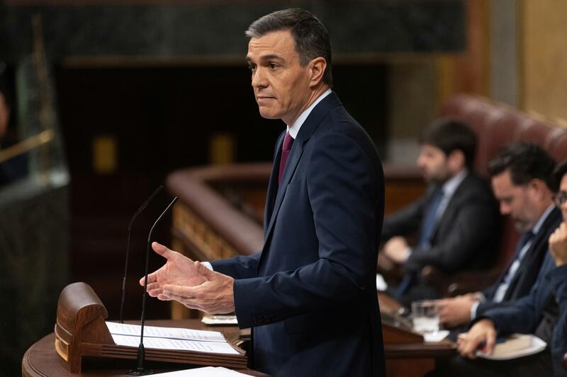 Las mentiras e incoherencias del candidato del PSOE a la investidura 3 Moncloa Sánchez mostró unos datos optimistas sobre la marcha de la economía y los salarios