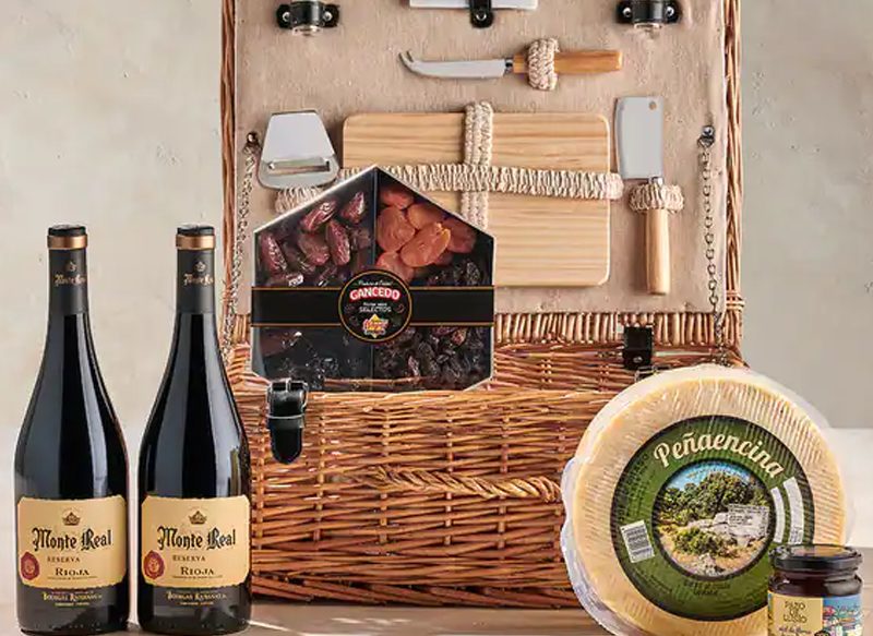 MALETA QUESERA CON MIEL VINO Y SURTIDO DE FRUTAS DE EL CORTE INGLÉS