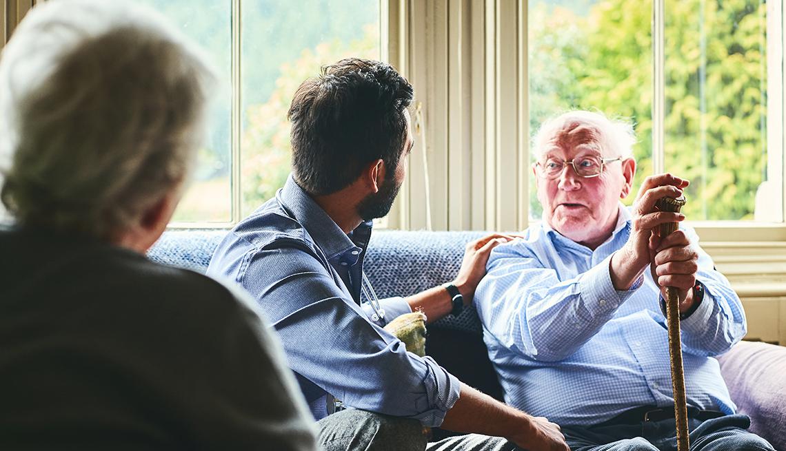 Pérdida de audición y visión: Cómo abordar las dificultades sensoriales en adultos mayores 2 Moncloa Abordando las dificultades sensoriales en adultos mayores
