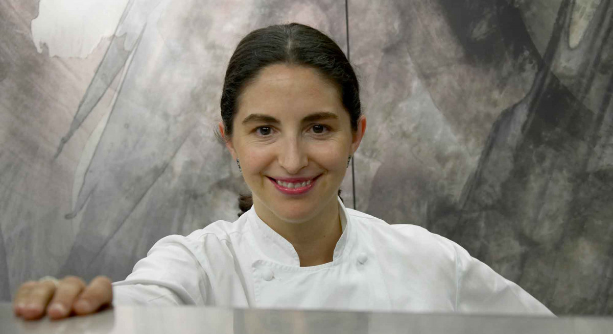 Fusión de sabores exquisitos: lomo de salmón al estilo de Elena Arzak con salsa de Remolacha 4 Moncloa Una experiencia