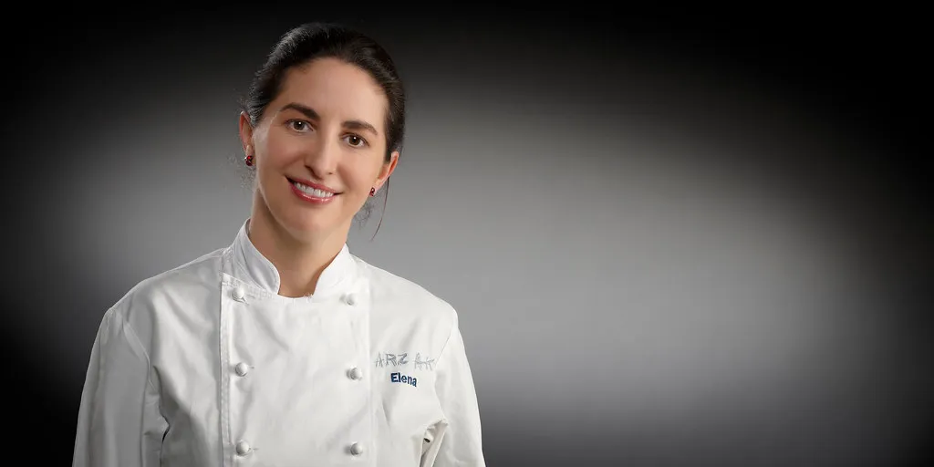 Fusión de sabores exquisitos: lomo de salmón al estilo de Elena Arzak con salsa de Remolacha 3 Moncloa La creación de una obra maestra