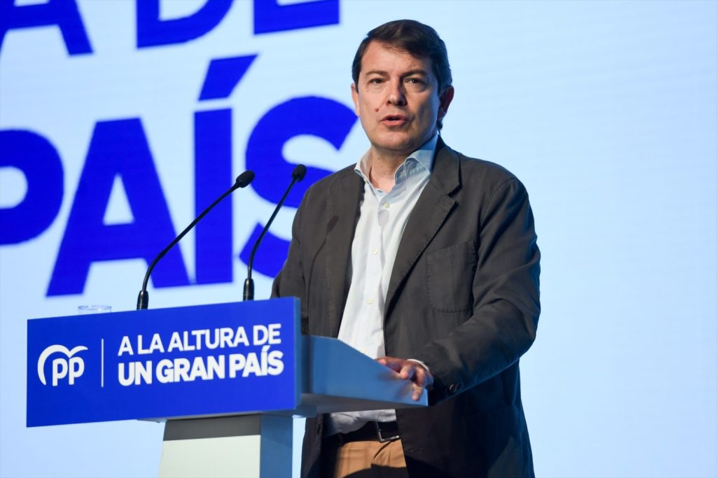 Fernández Mañueco, el presidente de la Junta de Castilla y León, ha presentado queja formal al Gobierno de España por los insultos de Puente a su tierra. 
