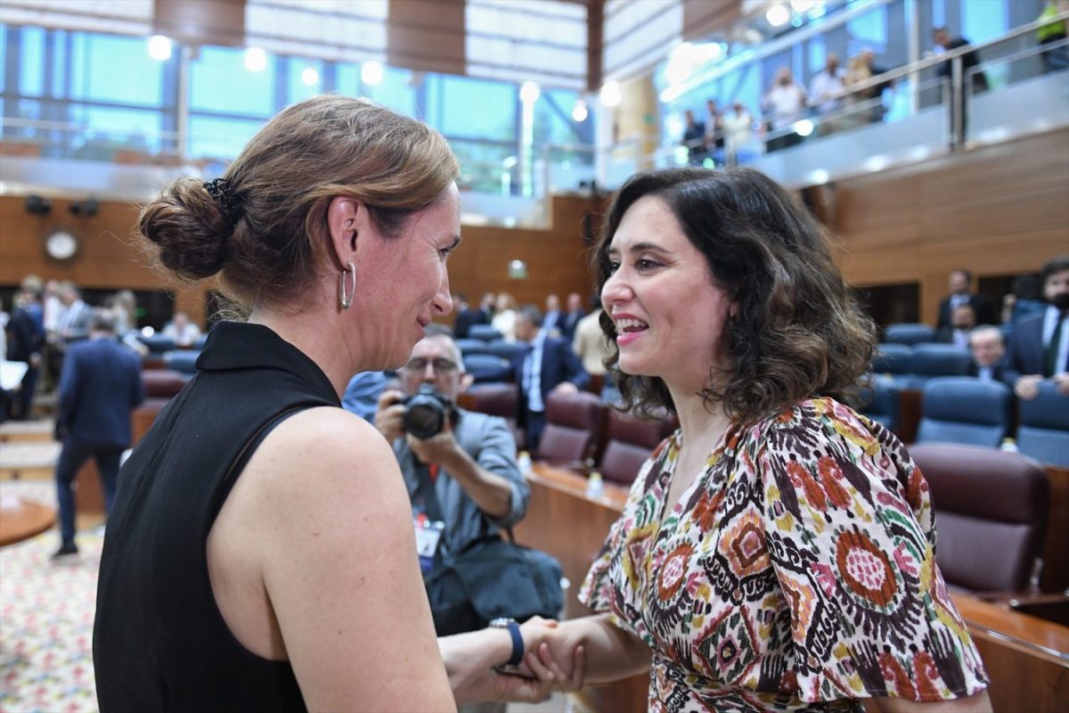 Todos contra la ministra Mónica García | Foto: Europa Press