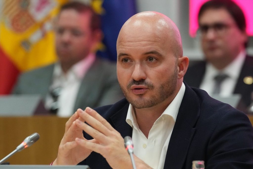 La CEOE avisa del clima complicado creado para las empresas y el empleo 2 Moncloa El presidente de Ceaje, Fermín Albaladejo