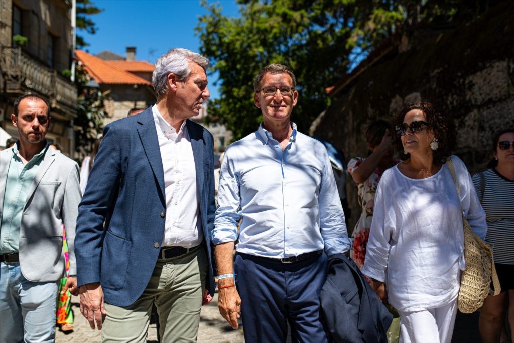 Feijóo apuesta por repetir la quinta mayoría absoluta en Galicia 2 Moncloa Feijóo con Alfonso Rueda, su sustituto en la presidencia de la Xunta